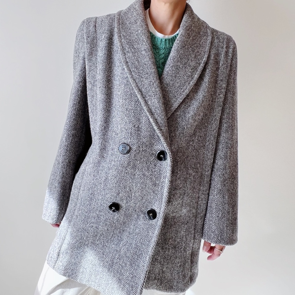 SOLD—Herman Kay herringbone wool peacoat| fits M/L| white/black VTG
